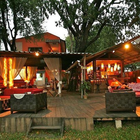 Hollanda Montri Guesthouse Chiang Mai Extérieur photo