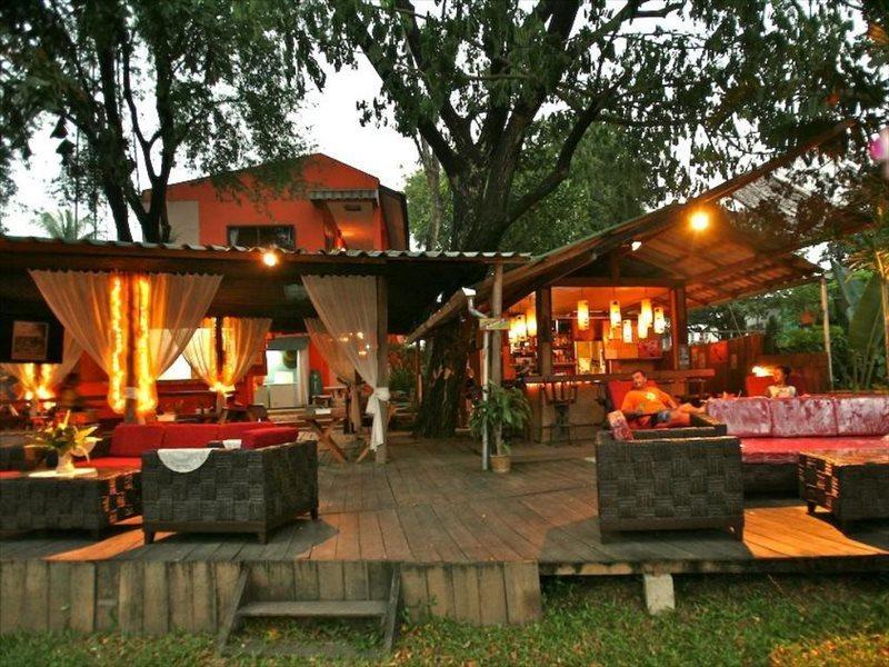 Hollanda Montri Guesthouse Chiang Mai Extérieur photo