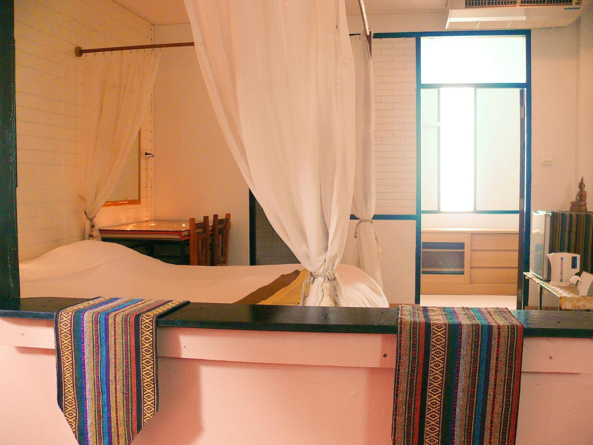 Hollanda Montri Guesthouse Chiang Mai Extérieur photo