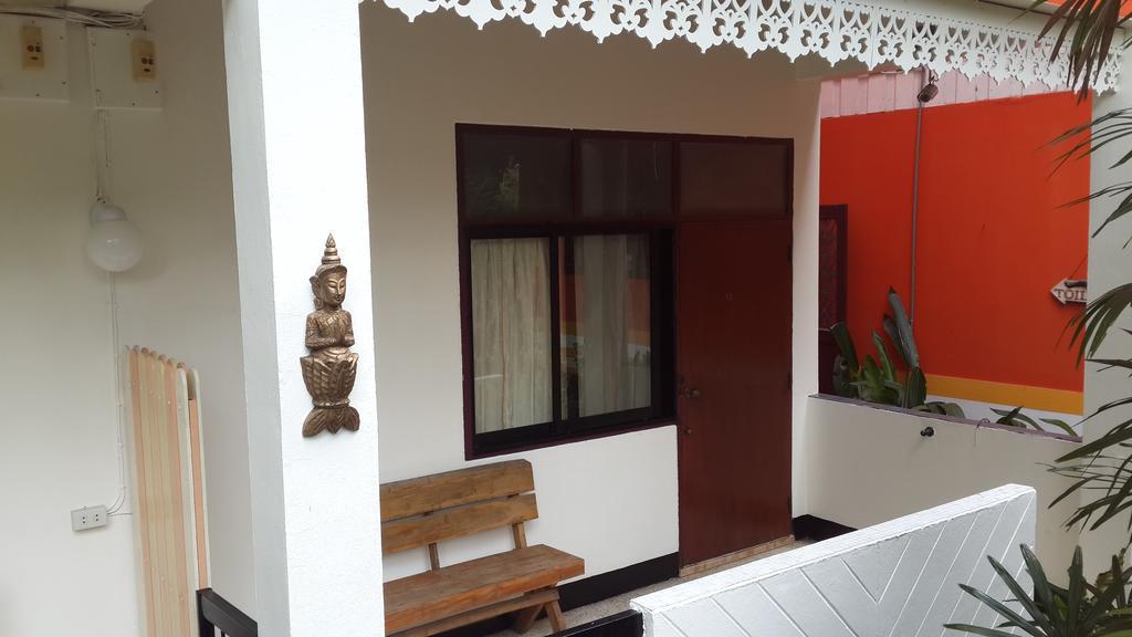 Hollanda Montri Guesthouse Chiang Mai Extérieur photo