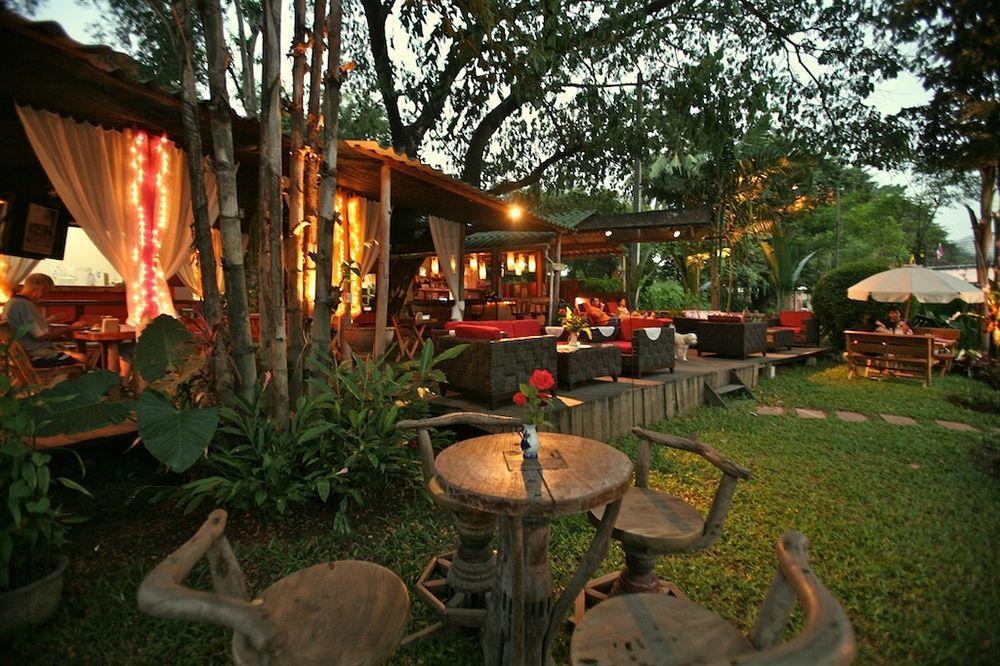 Hollanda Montri Guesthouse Chiang Mai Extérieur photo