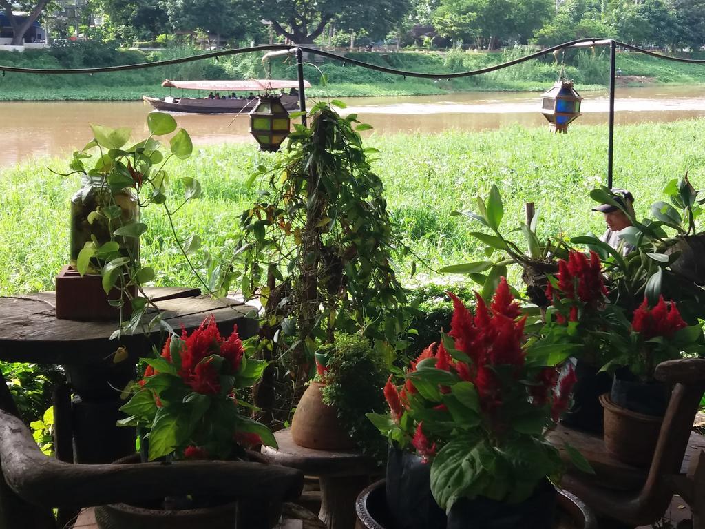 Hollanda Montri Guesthouse Chiang Mai Extérieur photo