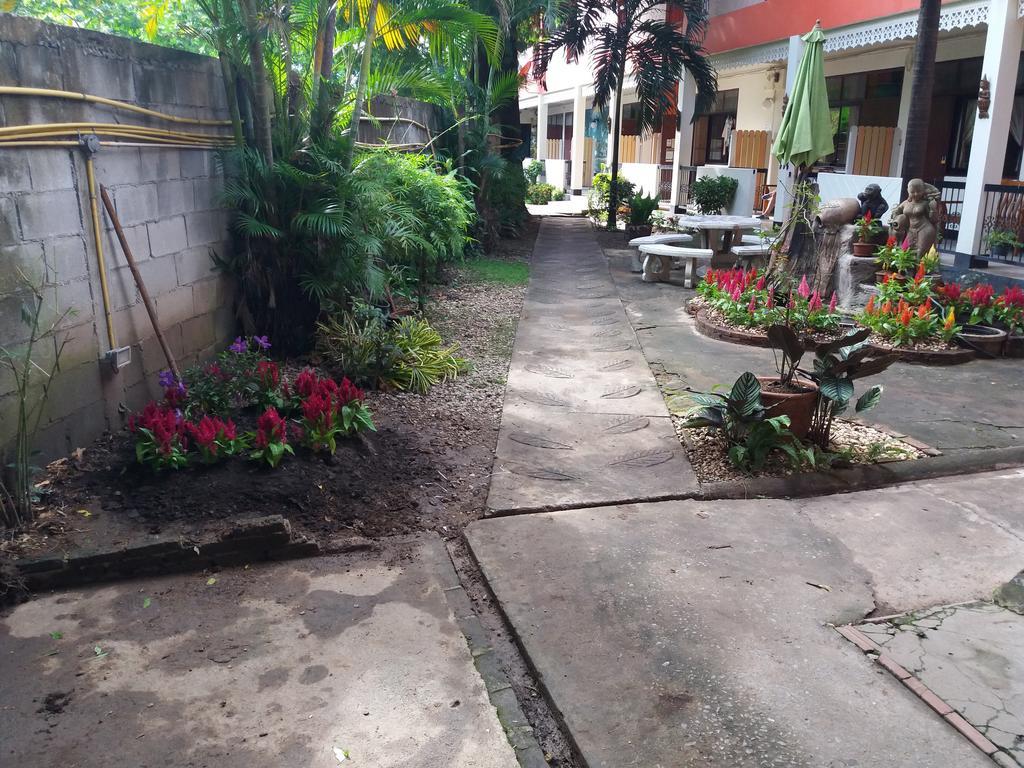Hollanda Montri Guesthouse Chiang Mai Extérieur photo