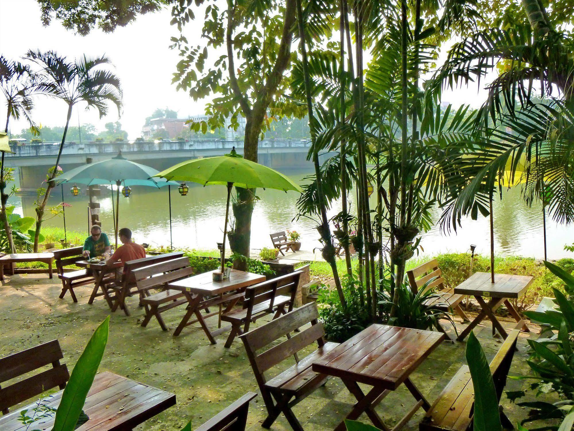 Hollanda Montri Guesthouse Chiang Mai Extérieur photo