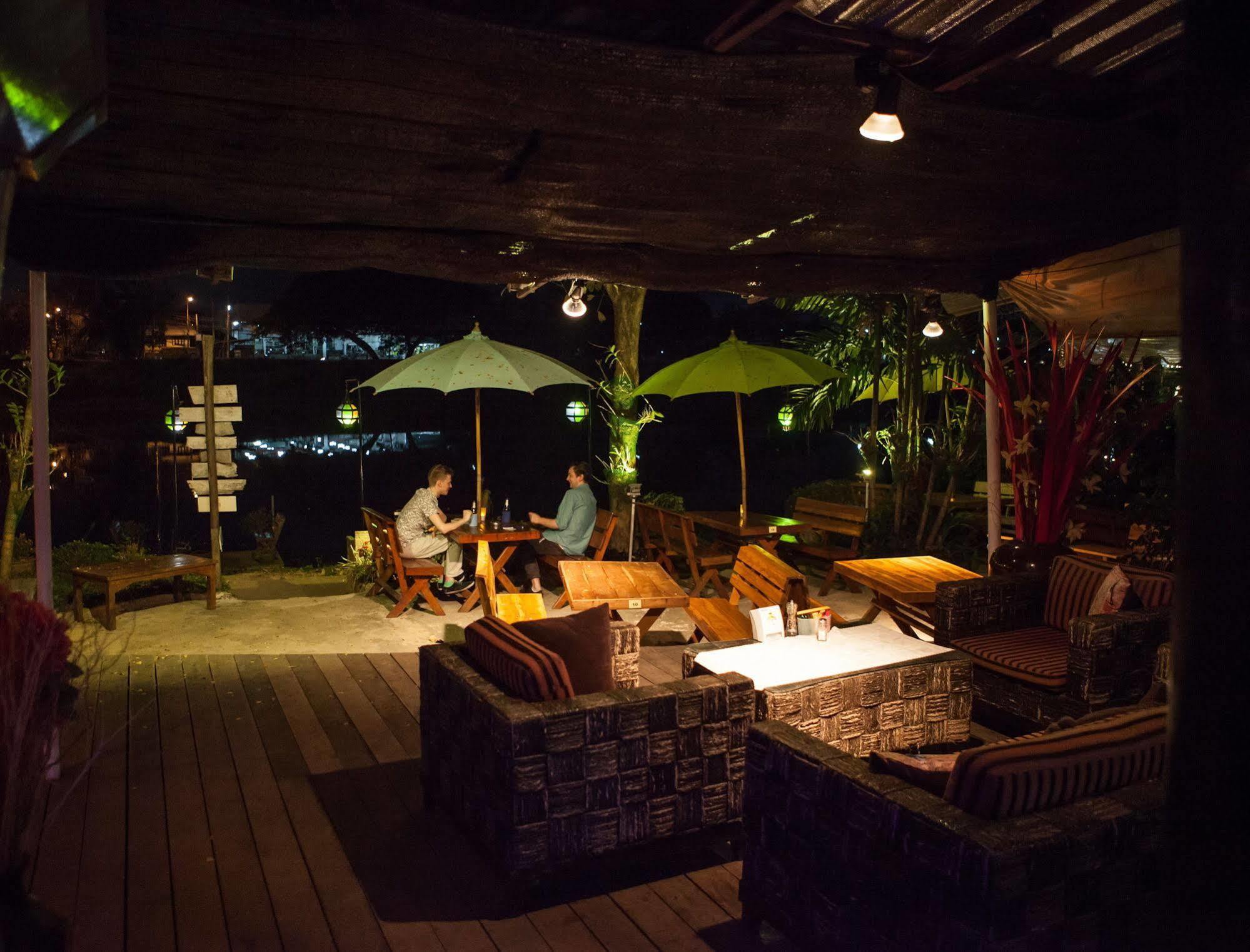 Hollanda Montri Guesthouse Chiang Mai Extérieur photo