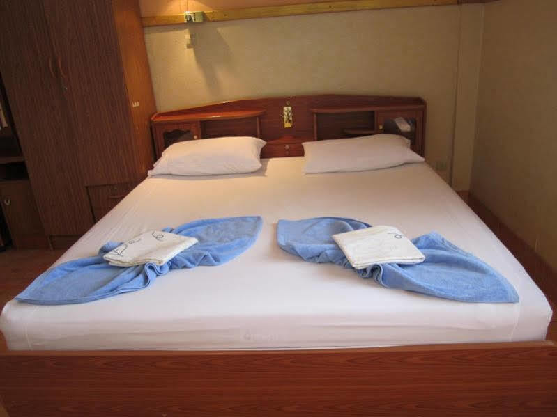 Hollanda Montri Guesthouse Chiang Mai Extérieur photo