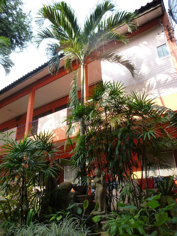 Hollanda Montri Guesthouse Chiang Mai Extérieur photo